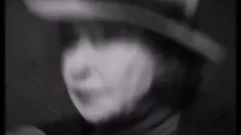 who are the people behind the curtain？