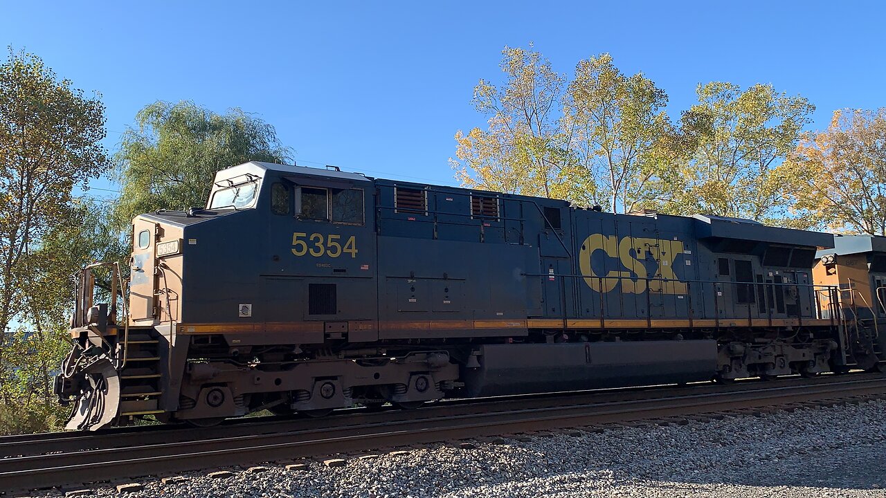 CSX Train engines 5354 and 867 lead an intermodal