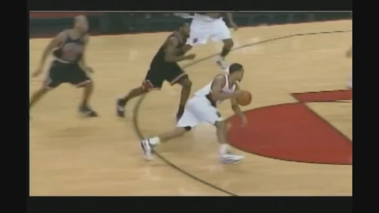 Brandon Roy 18 Points 7 Ast Vs. Bulls, 2009-10.