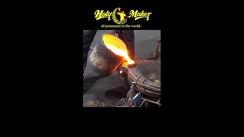 Manufacturing process of cast iron pans by melting iron in a 1500°C furnace