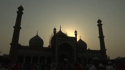 during ramzaan walk tourist attend iftar at jama masjid delhi