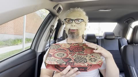 🍕Granny Goatee reviews Pizza Hut's NEW Chicago Style Pesto Margherita Tavern Pizza!! 🍕