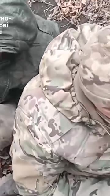 Russian Soldiers Surrender to Ukrainian Paratroopers