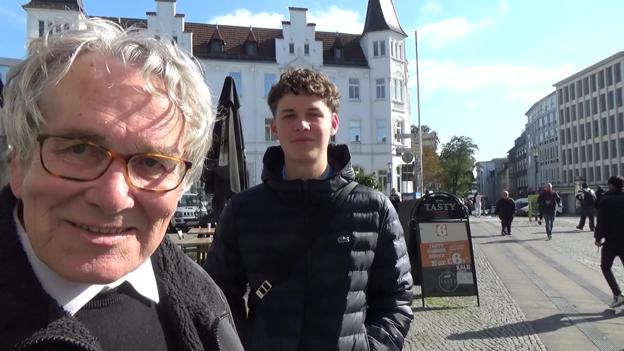 Brüderliche Grüße aus Berlin.