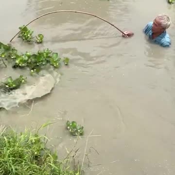 Amazing Fishing Battle With Giant Fish