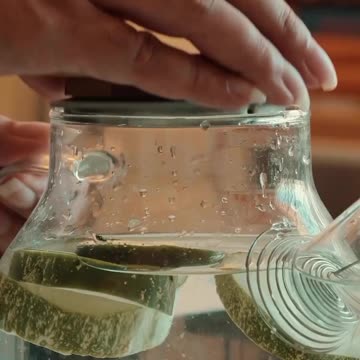 Alkaline water is a life saver & it’s easy to make! 🥒🍋💧 (DO NOT USE TAP WATER!)