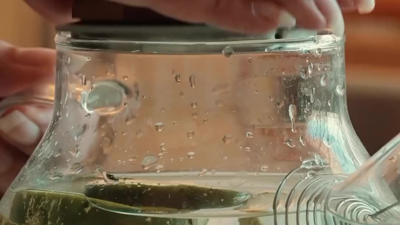 Alkaline water is a life saver & it’s easy to make! 🥒🍋💧 (DO NOT USE TAP WATER!)