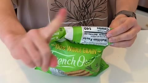 I can't believe I just learned this#hack #diy #kitchenhacks