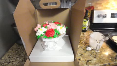 Valentine’s Day Brunch Decor | Smokehouse Quiche Romantic Breakfast Ideas