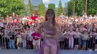 Must Watch: The most energetic dance at the CONCERT 😂 | Andra Gogan