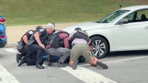 Suspect Yells for Help in Spanish During Fed Takedown! 😳