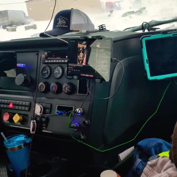 What to do now in snow storm #reallifetruckers #ourtruckinglife #trucking #truckin #trucklife