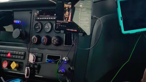 What to do now in snow storm #reallifetruckers #ourtruckinglife #trucking #truckin #trucklife