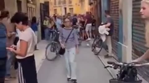 In Valencia, far-left activists are going from establishment to establishment expelling tourists