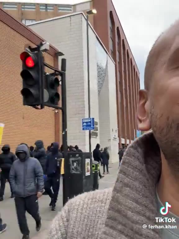 Muslims roaming the streets of London with balaclavas and bats while the police do nothing