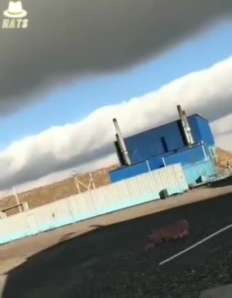 Chemtrail-Wolkenimpfung in perfekter Form.