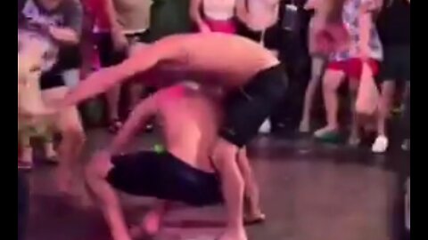 ISRAELI TOURISTS GET BEAT UP ON THE STREETS IN THAILAND 🇹🇭