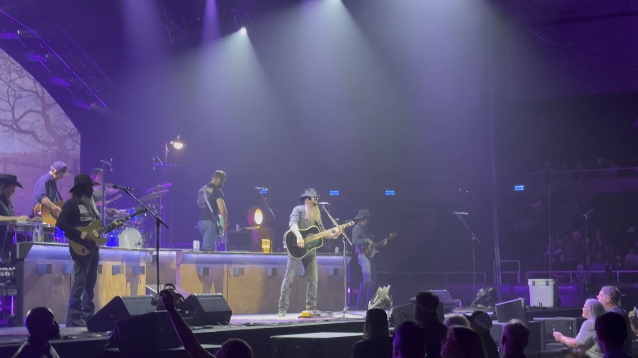 Cody Jinks - Ain’t a train