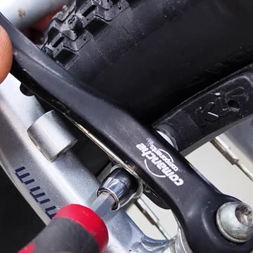 How to quickly install V-brake brake pads on a bicycle