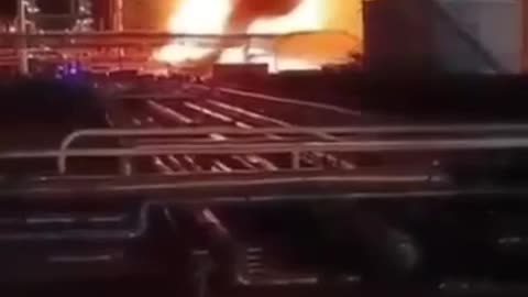 🛢️🔥 Two incidents at refineries involving Russian oil have occurred in Eastern Europe