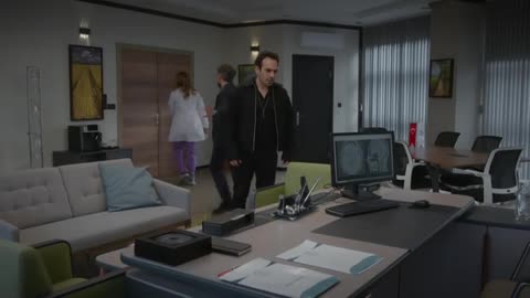 Evren llora al recordar su infancia sin familia y temer volver a pasar por lo mismo