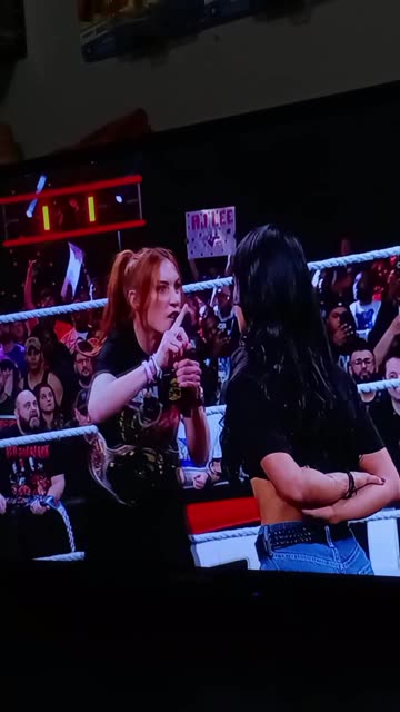 NETFLIX: MONDAY NIGHT RAW "BECKY LYNCH & AJ LEE"