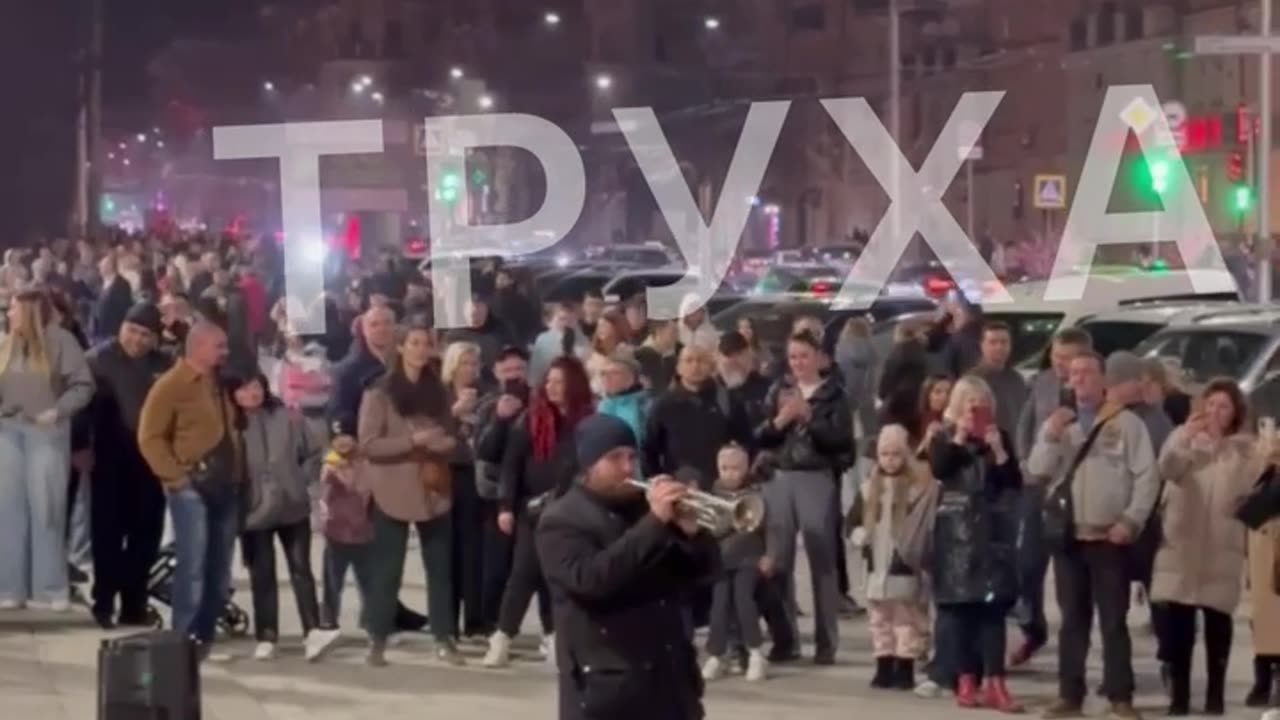 Kharkiv Residents Sing Along to "Chervona Kalyna" – A Powerful Moment 🇺🇦🎺