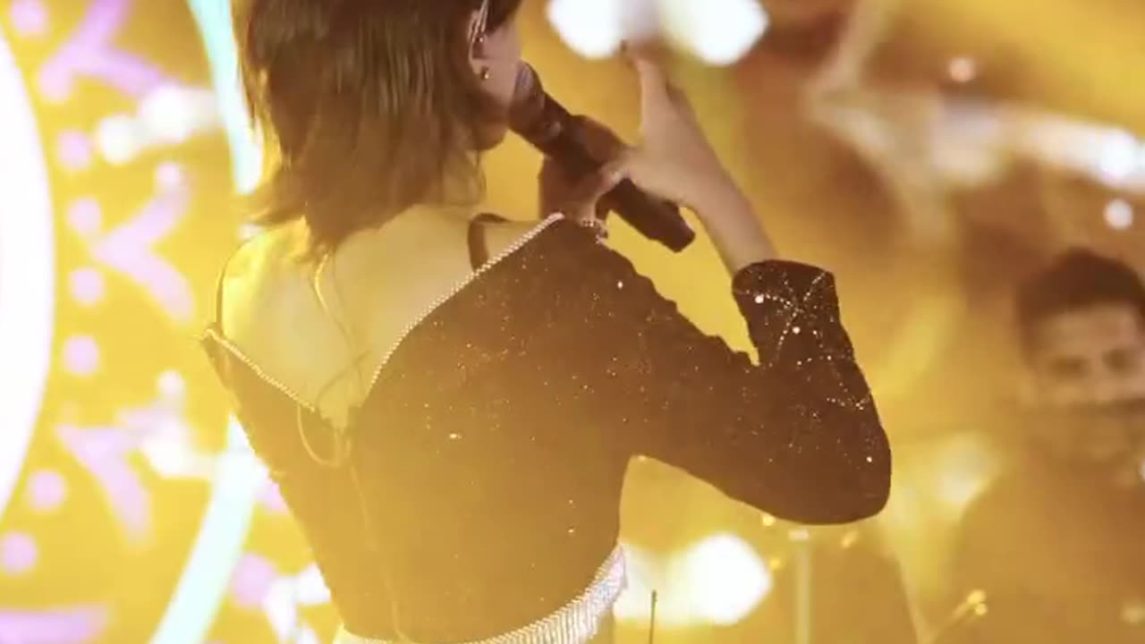 Yohani- Beautiful Singer with a Beautiful Voice