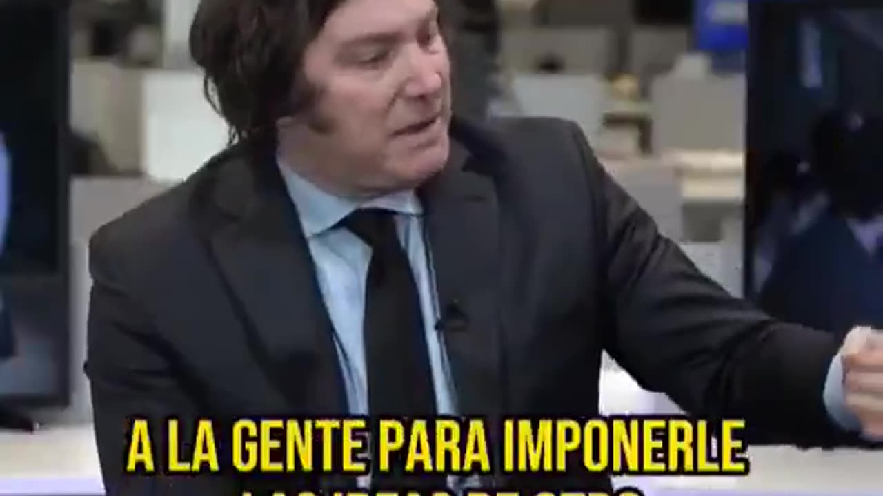 "Mientras no me hagas pagar la cuenta percibite como quieras". Javier Milei