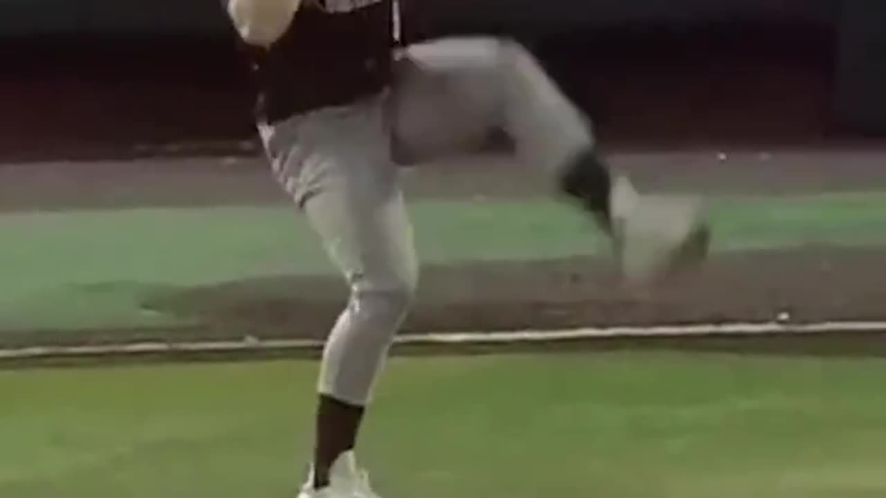 MLB This @BonniesBaseball pitcher leg kicks to the moon