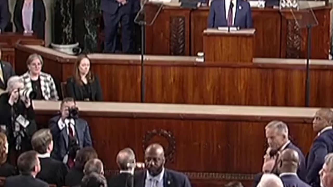 В Конгреса на САЩ демократите се облякоха в розово, за да протестират срещу Тръмп.