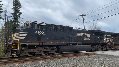 What? Norfolk Southern 4900 and 4818 on the CSX line