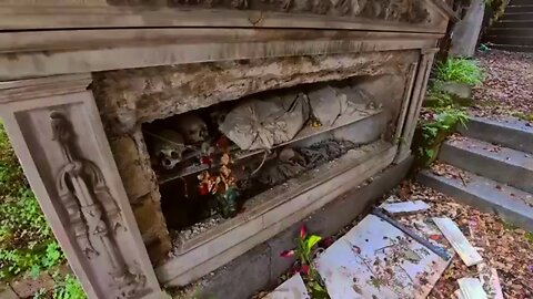 "Return to the Cemetery of Horrors: Poggioreale Cemetery, Napoli Italy!!!" (8Dec2024) Dead Good Walks