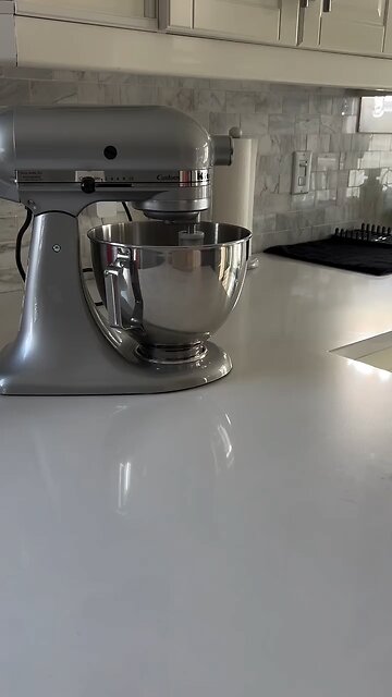 Follow for more ASMR videos🌮🍟 Credits: @dolce.carina #mukbang #asmr #fastfood #asmreating