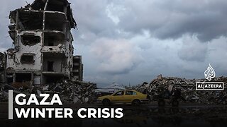 Building collapses after heavy rain: Rescue teams search through rubble in northern Gaza