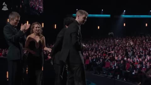 CHARLI XCX Wins BEST DANCE POP RECORDING For "VON DUTCH" | 2025 GRAMMYs Acceptance Speech