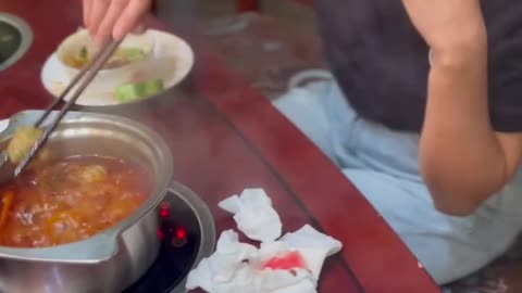 In Chinese restaurants you are the one who cooks 😂😂