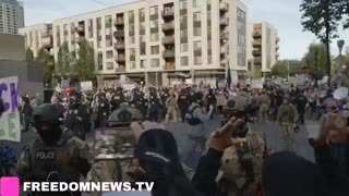 🚨 JUST IN: Federal agents are now FORCING rioters out of the roadway in Portland,