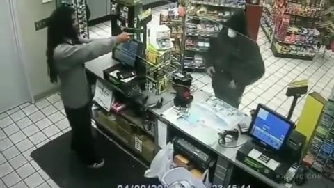 ✨😮 Watch How a Cashier Reacts to a Suspicious Person Outside! | FeedMyCuriosity