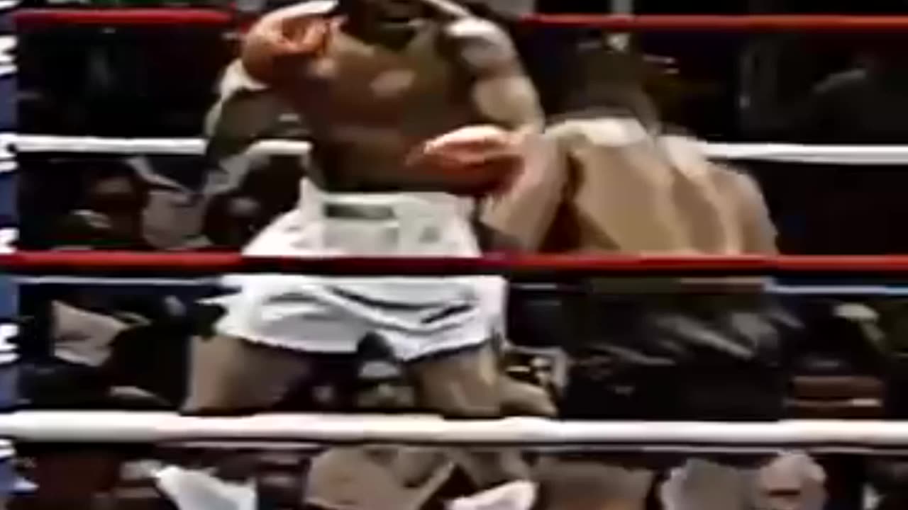 Mike Tyson vs. Gang Leader Mitch Green - The Brutal Clash in the Ring