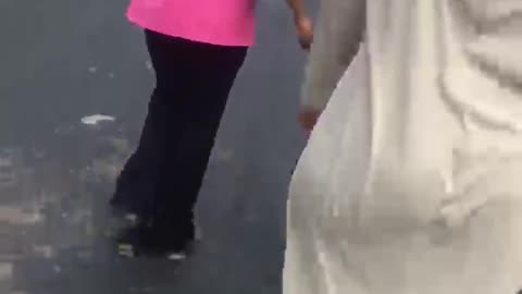مولات الجلابة ملبن بالشارع