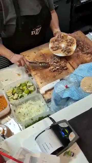 Real Mexico City Tacos… in Tokyo?! 🌮🇯🇵 | Tacos 3 Hermanos Brings Mexico to Japan