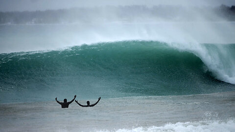 Swell of a Lifetime on the Great Lakes (30 Year Storm)