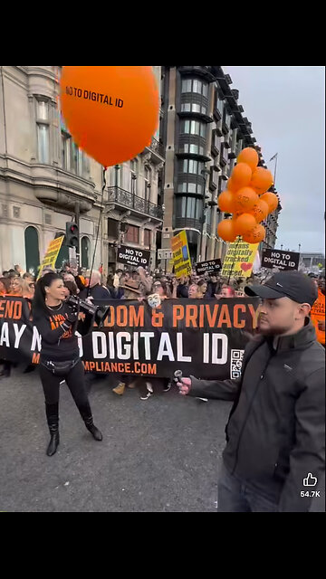 Massive Crowd Protests Against Digital Cards at 10 Downing Street!