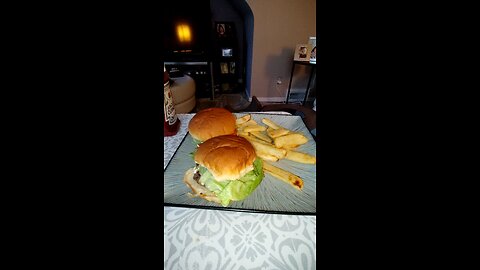 Eating Simple Truth Natural Ground Beef Burgers, Dbn, MI, 10/9/25