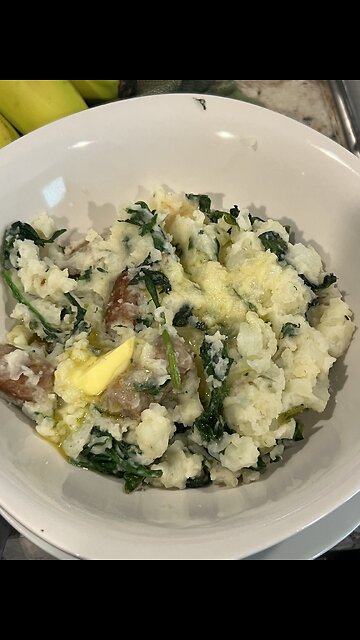Colcannon is a traditional Irish dish bit of green to your standard mashed potatoes.#FYP #Irish.