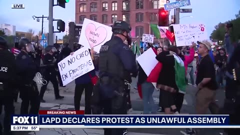 Cop yanks Mexican flag out of protester's hand