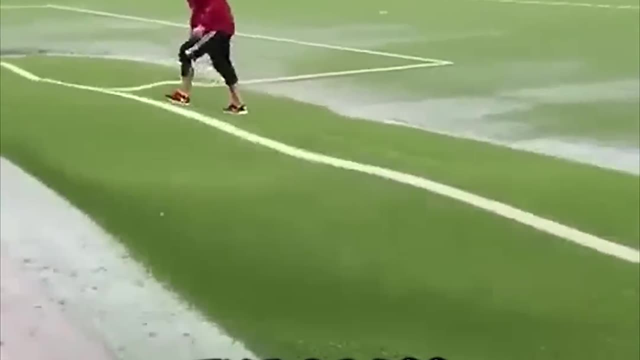 This Rain Bubble Trick Is Too Satisfying to Ignore