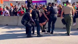 SOME ARRESTS ARE JUST HARD TO WATCH!!!😂😂😂