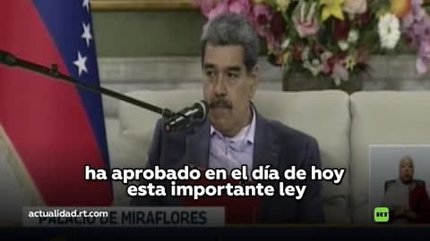 Maduro firma la ley de los comandos de defensa integral de Venezuela